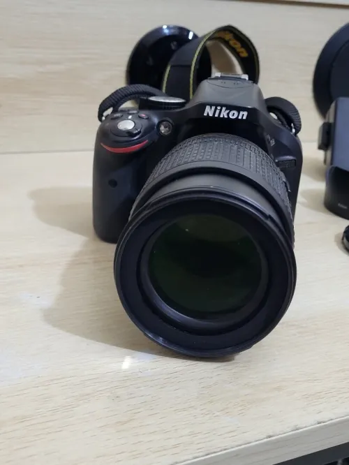 Nikon D5200 Appareil photo numérique Réflex 24,2 Mpix + Objectif AF-S DX 18-105mm f/ ED VR