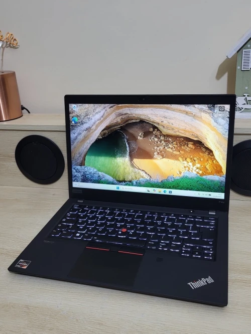 LENOVO THINKPAD P14S | RYZEN 7 PRO 5850U | 32GB RAM | 1TB SSD | RADEON PRO GRAPHICS 4GB