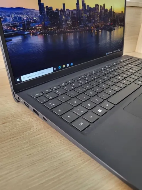 DELL VOSTRO 15.6'' FHD | RYZEN 5 5500U | 8GB RAM | 512GB SSD | AMD RADEON GRAPHICS 