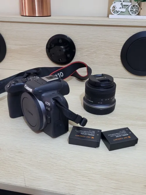 CANON EOS R10 hybride enregistrement en 4K UHD + objectif RF-S 18-45mm F4.5-6.3 IS STM NEUF