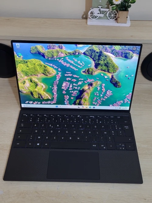 DELL XPS 9300 | CORE i7-1065G7 | 16GB RAM | 512GB NVMe SSD | INTEL IRIS XE GRAPHICS