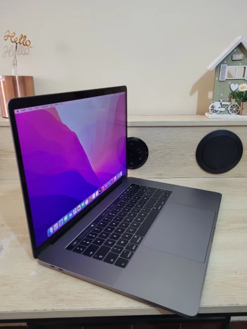 MacBook Pro 15.6" | CORE i7 | 16GB RAM | AMD RADEON PRO 455 2GB | 512GB SSD | GAMME Workstation