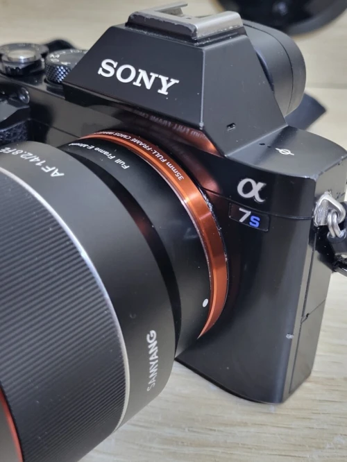 Sony Alpha 7S Hybride Plein Format Ultra vidéo 4K + Objectif Samyang AF 14mm F2.8 Full Frame