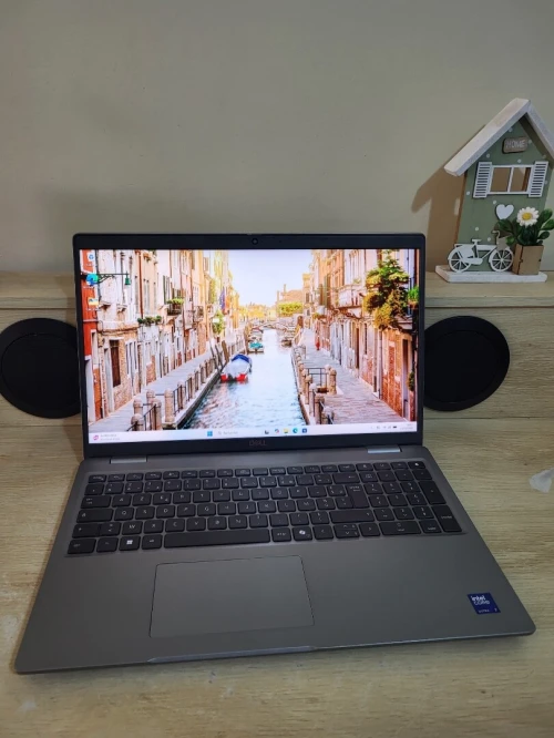 DELL PRECISION 3591 | CORE Ultra 7 165H | NVIDIA RTX 2000 ADA GEN 8GB | 1To NVMe SSD | 32GB RAM | WORKSTATION