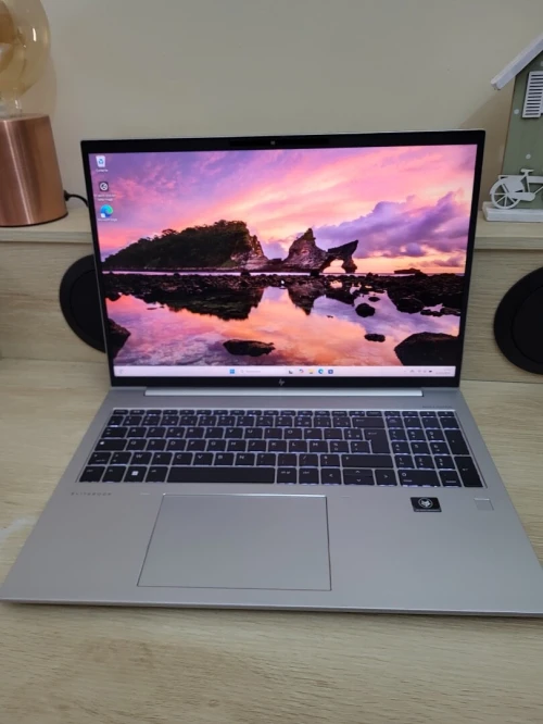 HP ELITEBOOK 865 G9 | AMD RYZEN 5 PRO 6650U | 8GB RAM | 256GB SSD | AMD Radeon Graphics