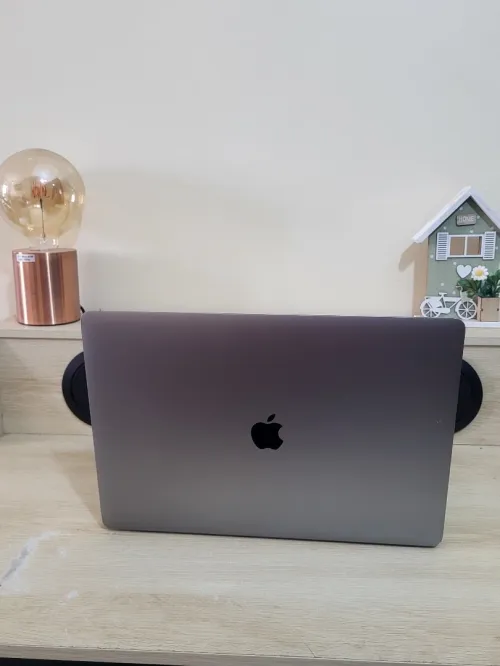 MacBook Pro 16" 2019 | INTEL CORE i7 | 16GB RAM | RADEON PRO 555X 4GB | 256GB NVMe SSD | WORKSATION