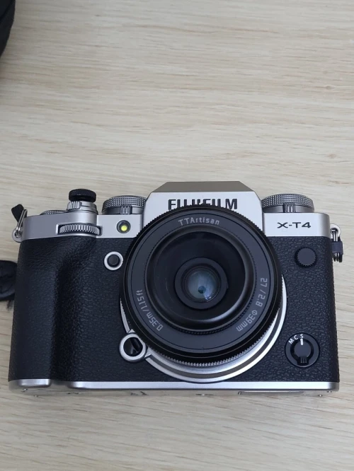 Fujifilm X-T4 sans miroir | 26Mpx | APS-C | 4K/UHD 60 pi/s | + OBLECTIF  TTARTISAN 27mm f/2.8 X AF