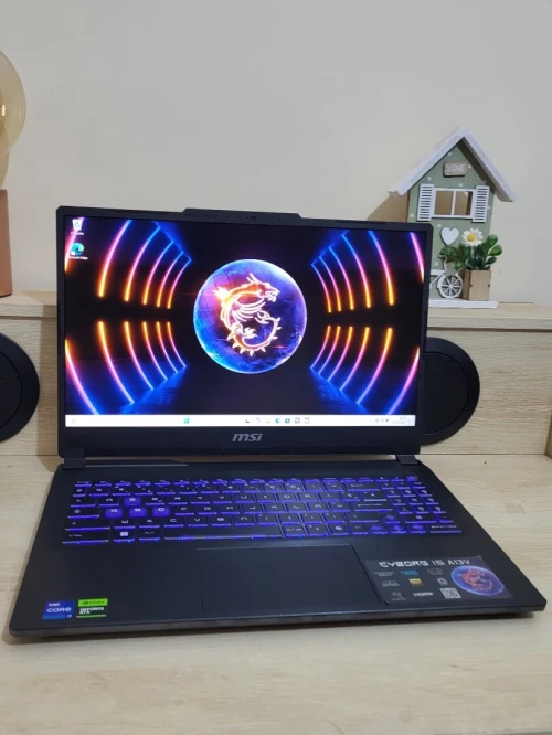 GAMING MSI Cyborg 144 Hz | CORE i7-13620H | NVIDIA RTX 4060 8GB | 512GB SSD | 16GB RAM |