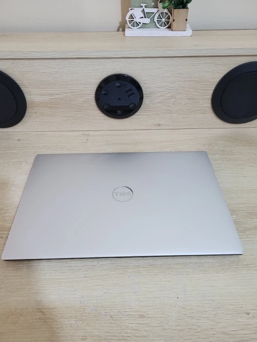 DELL XPS 9300 | CORE i7-1065G7 | 16GB RAM | 512GB NVMe SSD | INTEL IRIS XE GRAPHICS
