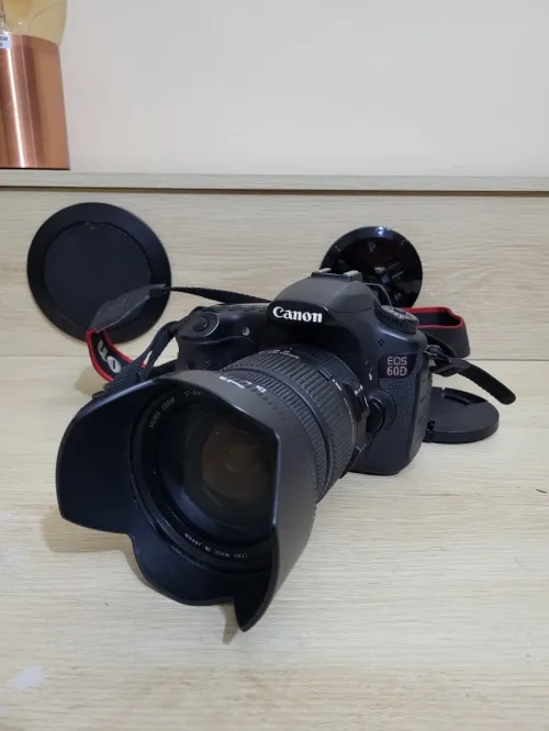 Canon EOS 60D Appareil photo Reflex 18 Mpix CMOS APS-C + Sigma EX 17-50mm - f/2.8 DC OS HSM 