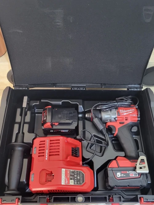 PERCEUSE VISSEUSE À PERCUSSION FUEL 18V - M18 FDD3-502X + 2 BATTERIES 18V 5 AH + 1 CHARGEUR M12-18FC MILWAUKEE + Coffret HD Box - NEUF JAMAIS UTILISÉ.