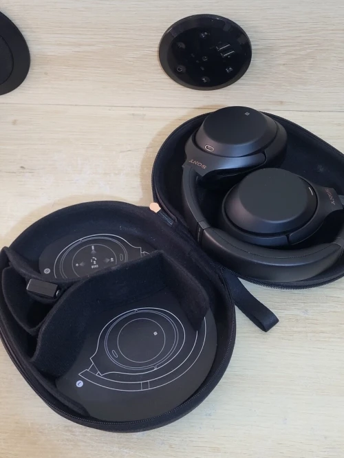 Sony WH-1000XM3 Casque sans fil Bluetooth à réduction de bruit (batterie 30h, capteur tactile, application Headphones Connect, fonction de charge rapide