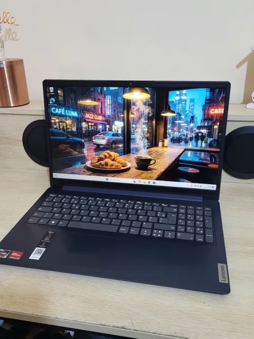 Lenovo IdeaPad 1 15.6'' FHD | RYZEN 7 5700U | 16GB RAM | 512GB NVMe SSD | AMD RADEON GRAPHICS 2GB