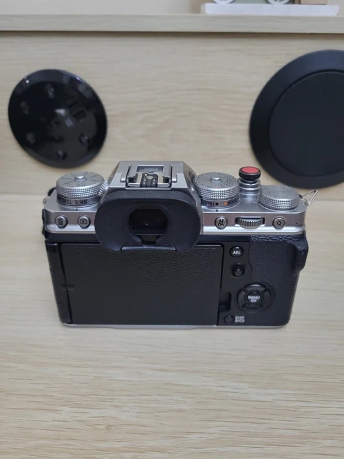 Fujifilm X-T4 sans miroir | 26Mpx | APS-C | 4K/UHD 60 pi/s | + OBLECTIF  TTARTISAN 27mm f/2.8 X AF