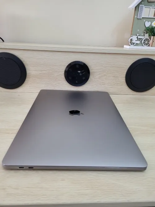 MacBook Pro 15.6" | CORE i7 | 16GB RAM | AMD RADEON PRO 560 4GB | 512GB SSD | GAMME Workstation 