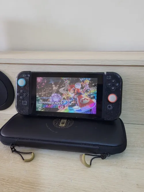 Nintendo Switch + 1 JEUX + PROTECTION TRANSPARENTE + POCHETTE