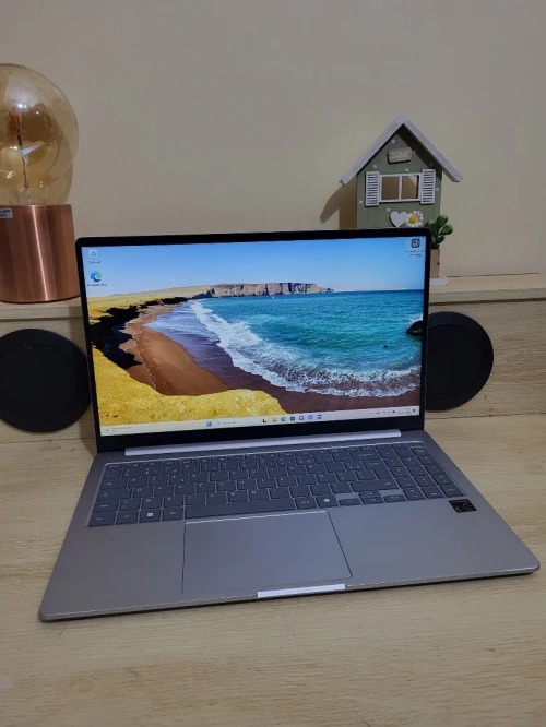 Samsung Galaxy Book4 Edge 15,6" Copilot+ | Snapdragon X Plus X1P42100 | 16GB RAM | 256GB SSD