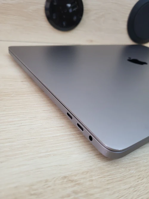 MacBook Pro 15.6" | CORE i7 | 16GB RAM | AMD RADEON PRO 560 4GB | 512GB SSD | GAMME Workstation 