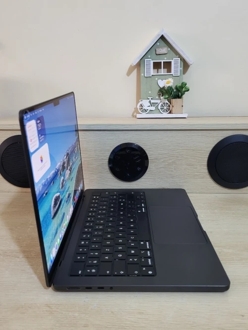 MacBook Pro M4 2024 Noir sidéral | PUCE M4 10 CORE | GPU 10 CORE | 16GB RAM | 512GB SSD | CYCLES 141 | CAPACITÉ BATTERIE 98%