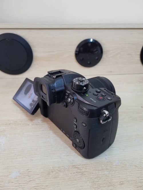 Panasonic Lumix DC-GH5 Appareil photo hybride de 20.3 MP | Vidéo UHD 4K/60p à durée illimitée + OBJECTIF Lumix G Vario 12-60mm f/3.5-5.6 Asph