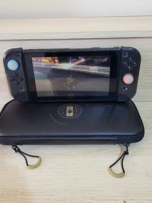 Nintendo Switch + 1 JEUX + PROTECTION TRANSPARENTE + POCHETTE