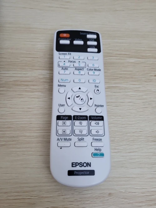 EPSON EB1751 PROJECTEUR 3LCD - PORTABLE - 2600 LUMENS - XGA (1024 x 768) - 4:3 + 2 TÉLÉCOMMANDES
