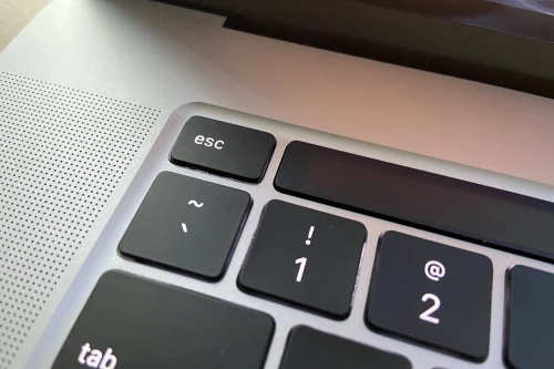 MacBook Pro 16" 2019 | CORE i7 | 16GB RAM | AMD RADEON PRO 5300M 4GB | 512GB SSD |GAMME Workstation