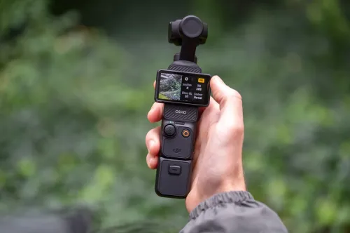 DJI Osmo Pocket 3 Créateur Combo Bundle, camera vlog CMOS 1'' et Vidéo 4K/120 ips, digital et petite, Stabilisation à 3 axes, Suivi Facial/Objet, MAP rapide, avec Micro pour un Son net