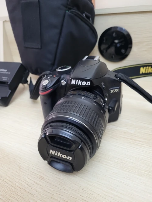 Nikon D3200 Appareil photo reflex 24Mpx + OBJECTIF Nikon AF-S DX Nikkor 18-55mm f/ ED II
