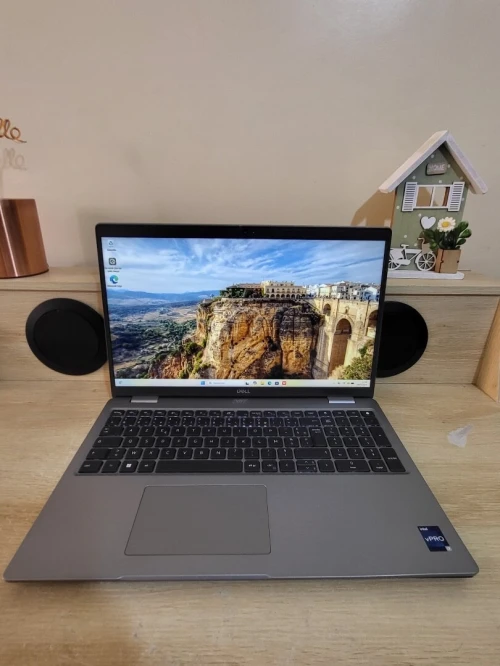 DELL LATITUDE 5540 | CORE i7 1365U | 16GB RAM | 512GB NVMe SSD | INTEL IRIS XE GRAPHICS