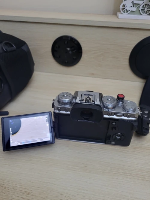 Fujifilm X-T4 sans miroir | 26Mpx | APS-C | 4K/UHD 60 pi/s | + OBLECTIF  TTARTISAN 27mm f/2.8 X AF