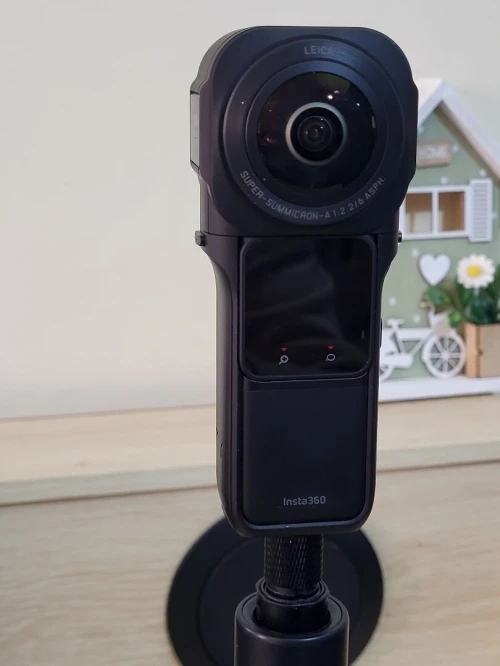 Insta360 One RS 1-inch 360 Edition - Caméra 360 VIDEO UHD 6K avec Deux capteurs 1 Pouce, co-conçue avec Leica, Photo 21MP, stabilisation FlowState, Faible luminosité de qualité, résistante à l'eau