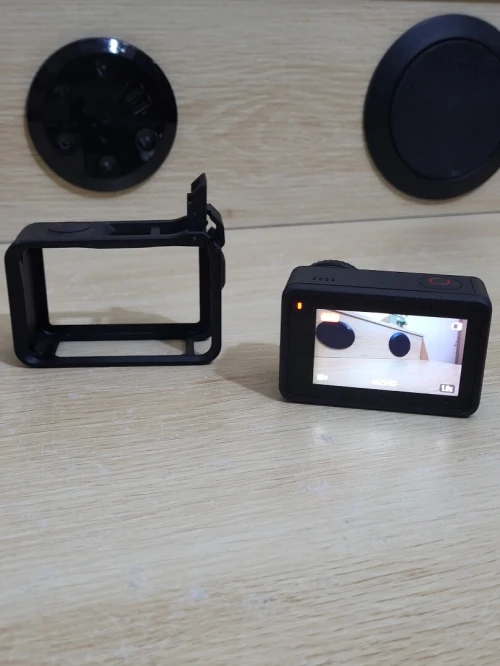 DJI Osmo Action 4 - Caméra d'Action étanche 4K/120 FPS Images saisissantes en Basse lumière 1770mAh