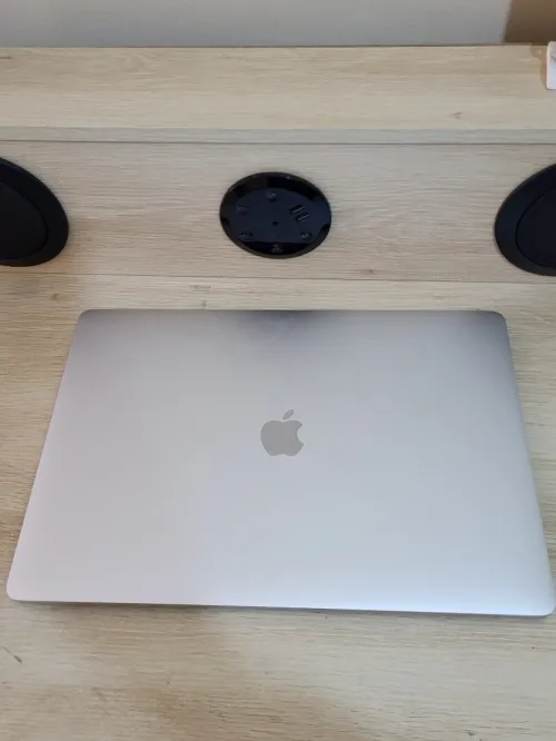 MacBook Pro 15" 2019 | CORE i7 | 16GB RAM | AMD RADEON PRO 555X 4GB | 256GB SSD | GAMME | Workstation