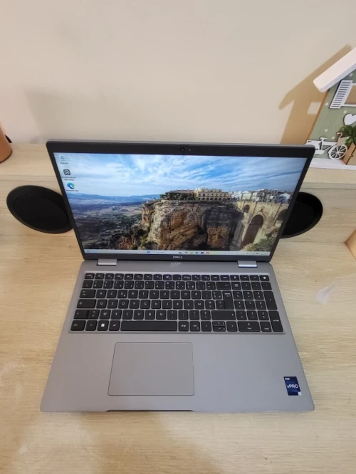 DELL LATITUDE 5540 | CORE i7 1365U | 16GB RAM | 512GB NVMe SSD | INTEL IRIS XE GRAPHICS