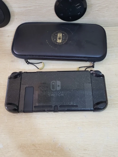 Nintendo Switch + 1 JEUX + PROTECTION TRANSPARENTE + POCHETTE