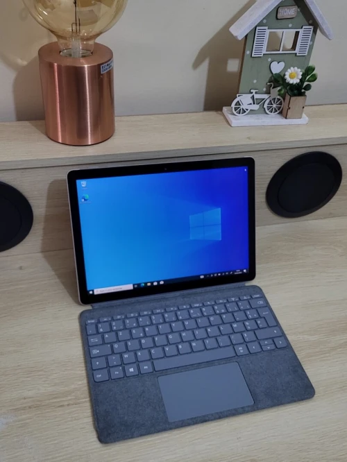 Microsoft Surface GO 2 TACTILE | CORE M3-8100Y 1.61GHz | 8GB RAM | 256GB SSD | LTE 4G | Poids : 544g