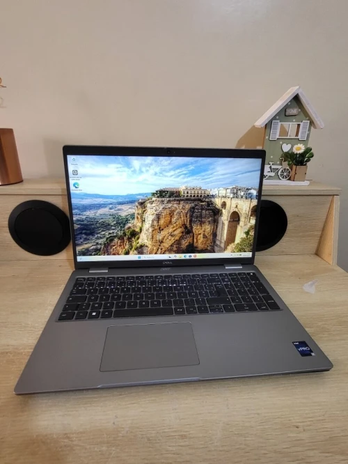 DELL LATITUDE 5540 | CORE i7 1365U | 16GB RAM | 512GB NVMe SSD | INTEL IRIS XE GRAPHICS