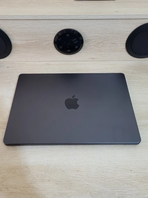 MacBook Pro M4 2024 Noir sidéral | PUCE M4 10 CORE | GPU 10 CORE | 16GB RAM | 512GB SSD | CYCLES 141 | CAPACITÉ BATTERIE 98%