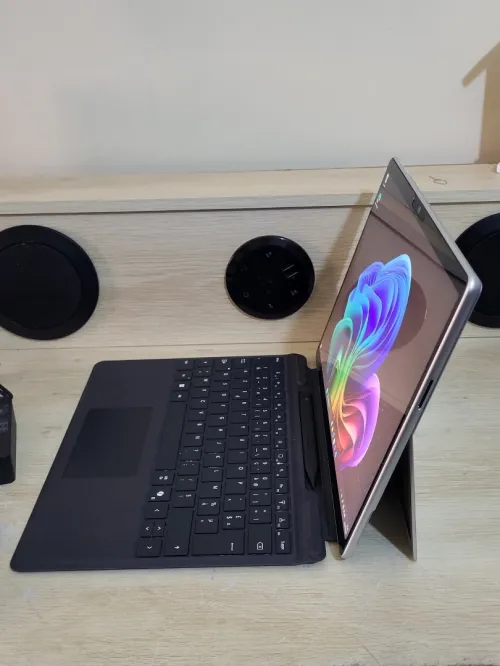 AI Microsoft Surface Pro 11 Copilot+ | OLED 2.8K 13" Tactile 120 Hz | INTEL CORE Ultra 5 236V | 16GB RAM | 256GB RAM | Arc Graphics 130V 8GB | Platine Tablette | Hybride 2-en-1