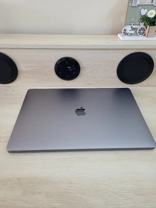 MacBook Pro 16" 2019 | CORE i7 | 16GB RAM | AMD RADEON PRO 555X 4GB | 256GB SSD | GAMME Workstation