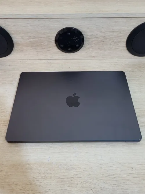 MacBook Pro M4 2024 Noir sidéral | PUCE M4 10 CORE | GPU 10 CORE | 16GB RAM | 512GB SSD | CYCLES 141 | CAPACITÉ BATTERIE 98%
