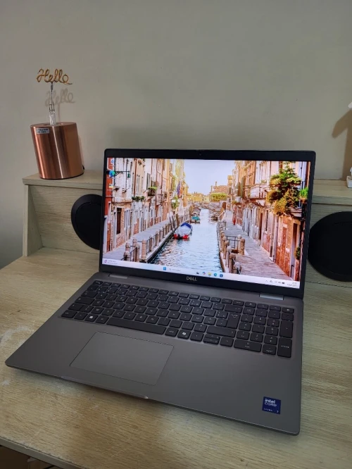 DELL PRECISION 3591 | CORE Ultra 7 165H | NVIDIA RTX 2000 ADA GEN 8GB | 1To NVMe SSD | 32GB RAM | WORKSTATION