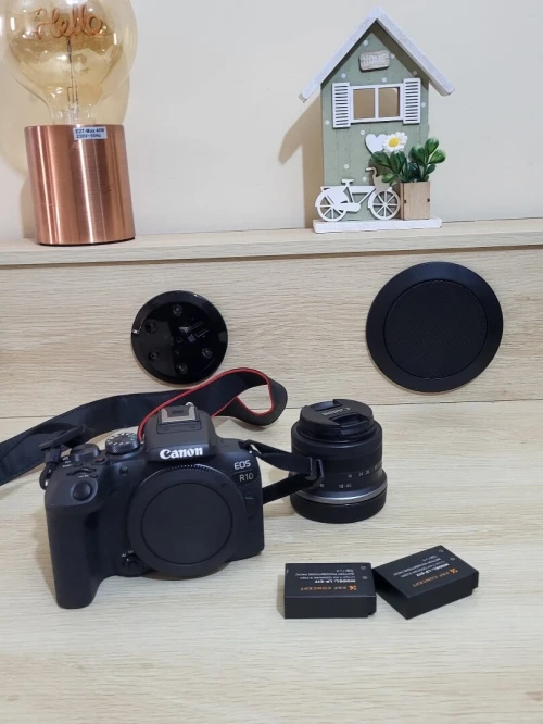 CANON EOS R10 hybride enregistrement en 4K UHD + objectif RF-S 18-45mm F4.5-6.3 IS STM NEUF