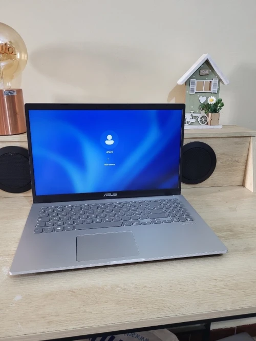 ASUS VivoBook 15.6" FHD | INTEL Pentium Silver N5000 | 4GB RAM | 256GB SSD | INTEL UHD GRAPHICS
