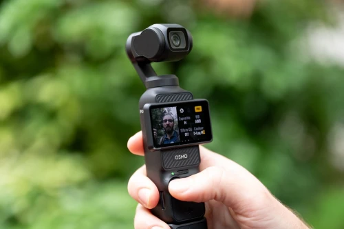 DJI Osmo Pocket 3 Créateur Combo Bundle, camera vlog CMOS 1'' et Vidéo 4K/120 ips, digital et petite, Stabilisation à 3 axes, Suivi Facial/Objet, MAP rapide, avec Micro pour un Son net
