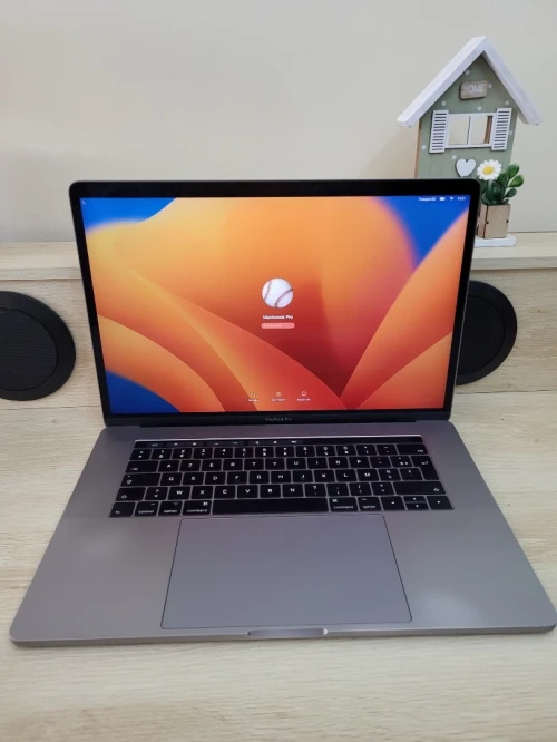 MacBook Pro 15.6" | CORE i7 | 16GB RAM | AMD RADEON PRO 560 4GB | 512GB SSD | GAMME Workstation 