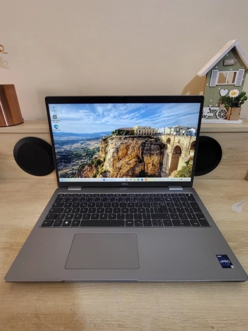 DELL LATITUDE 5540 | CORE i7 1365U | 16GB RAM | 512GB NVMe SSD | INTEL IRIS XE GRAPHICS