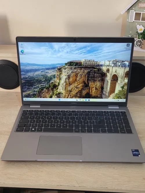 DELL PRECISION 3581 | CORE i5-13600H | NVIDIA RTX A1000 6GB | 1To NVMe SSD | 32GB RAM | WORKSTATION