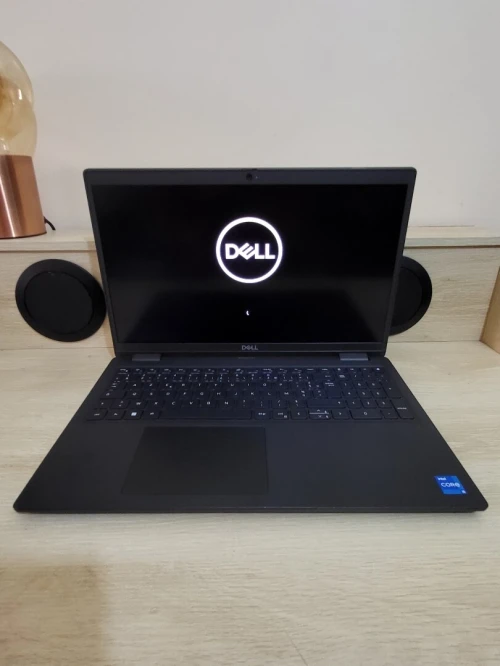 DELL LATITUDE 3520 15.6'' FHD | INTEL CORE i5 1135G7 | 8GB RAM | 256GB SSD | INTEL IRIS XE GRAPHICS